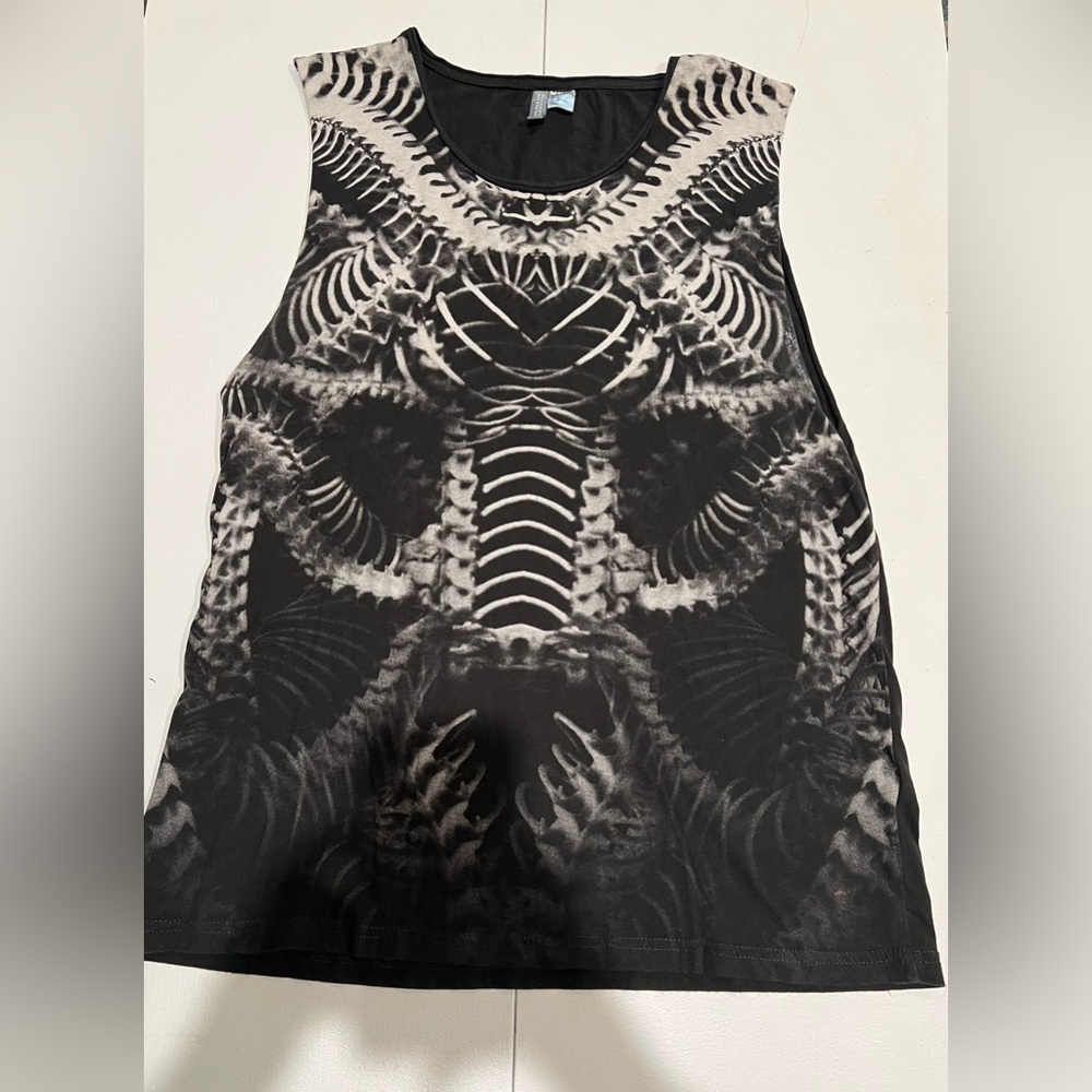 Divided by H&M men’s size L Sleeveless shirt